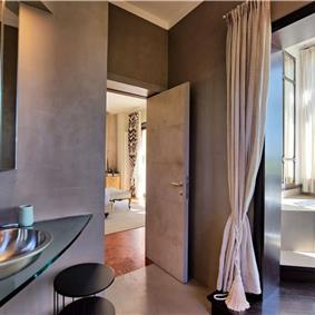 5 bedroom villa with pool and tennis court near San Gimignano, sleeps 10